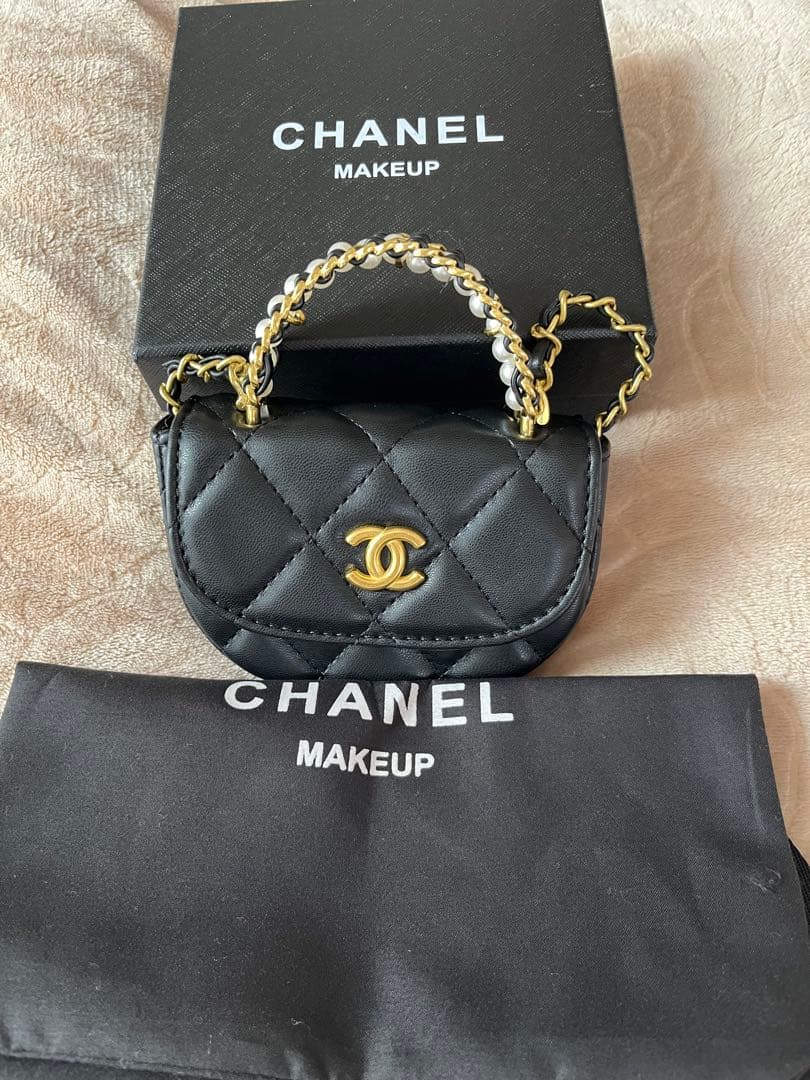 CHANEL ブラックミニバッグ