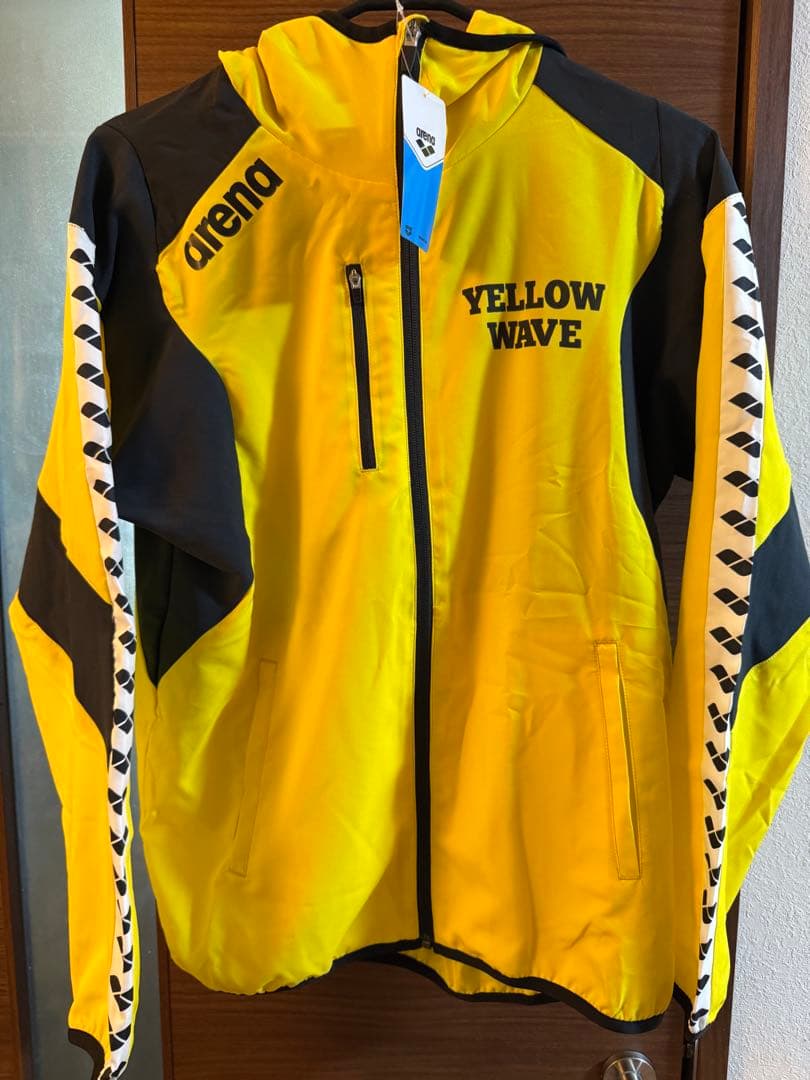 新品未使用 タグ付き arenaフード付き YELLOW WAVE Sサイズ