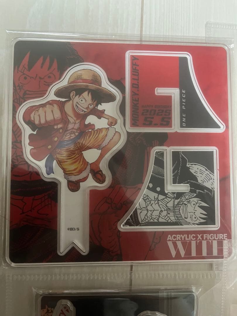 ONE PIECE 誕生日　ルフィ　アクリルスタンド、缶バッジセット