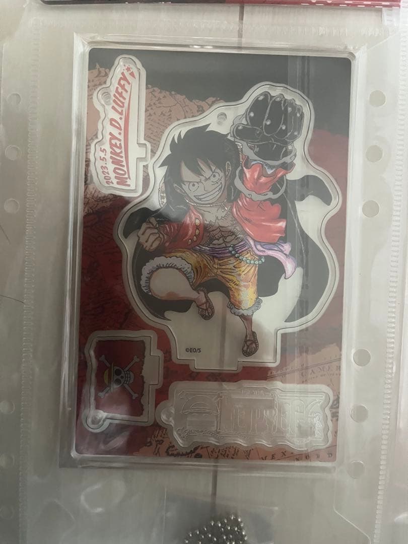 ONE PIECE 誕生日　ルフィ　アクリルスタンド、缶バッジセット