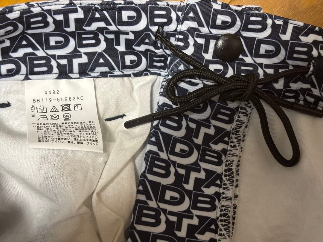 未使用Adabat ロゴプリント　ストレッチパンツ　メンズ