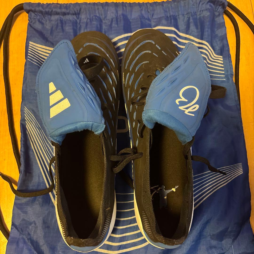 adidas Predator サッカーシューズ 黒/青