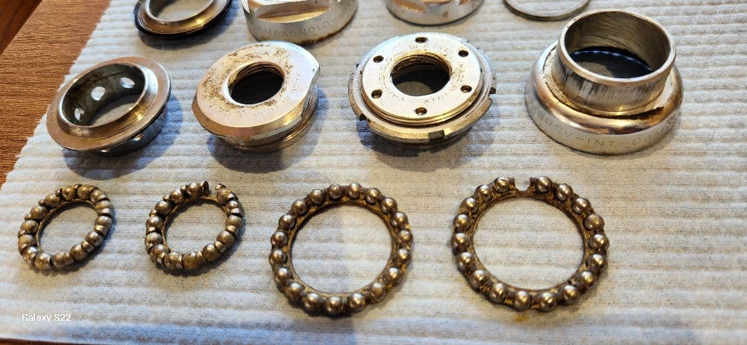 Campagnoloボトムブラケット パーツ　写真のものが全てです。