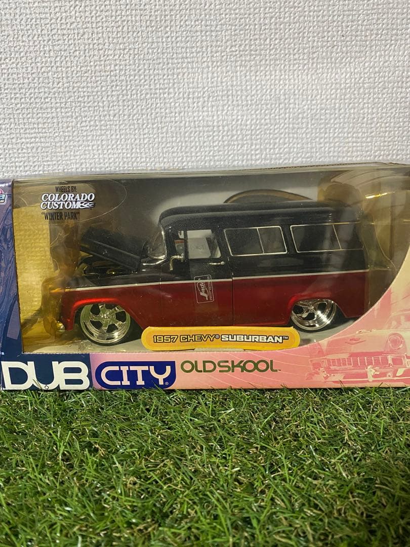 Jada Toys 1/24 1957 Chevy Suburban ミニカー