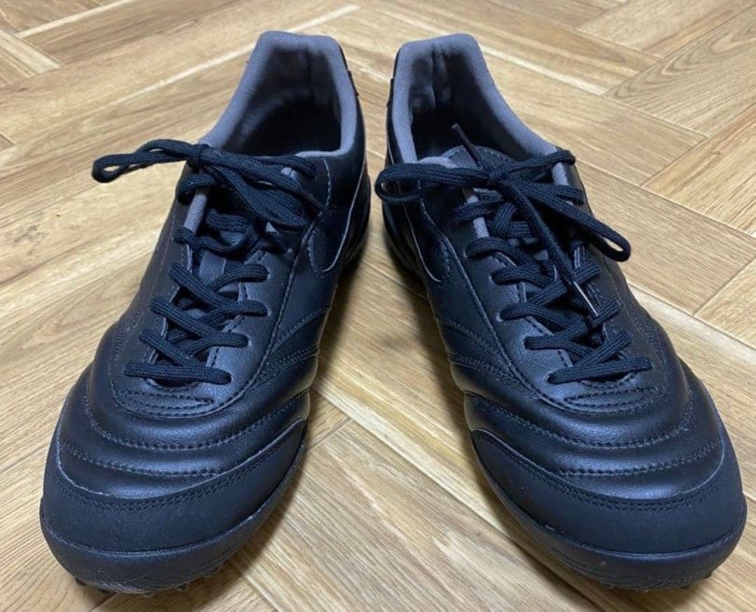 ミズノ　モレリア　トレーニングシューズ27センチ