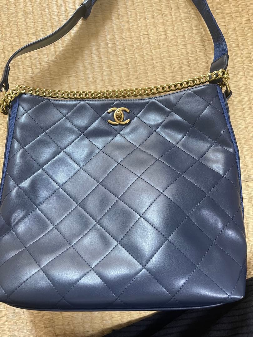 CHANEL ネイビー レザー ショルダーバッグノベルティ