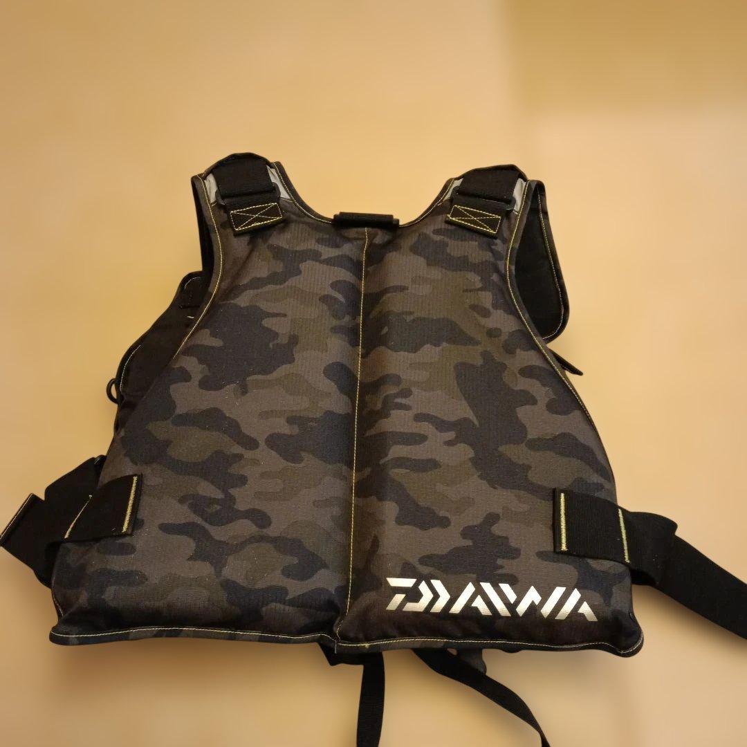 Daiwa フローティングジャケット 迷彩/イエロー