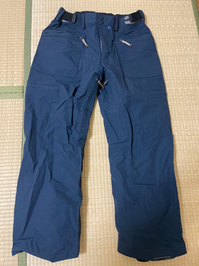 SALOMON ホワイトジャケット ネイビーパンツ セット