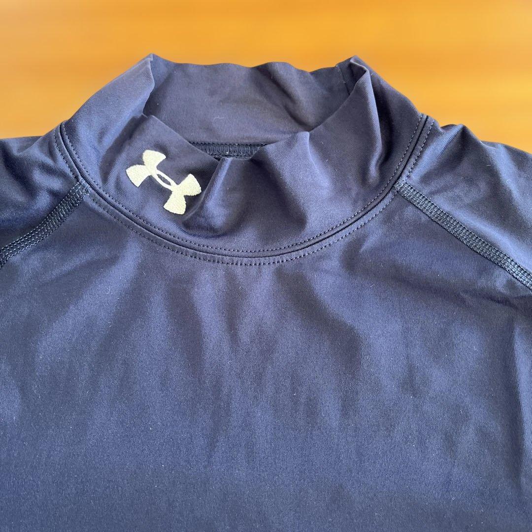Under Armour ネイビー ハイネック アンダーシャツ
