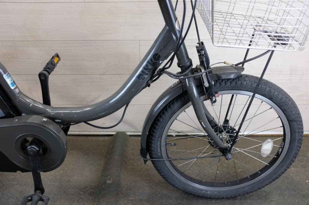 電動自転車ブリヂスト　BIKKE　20インチ　3段　8.9Ah充電器あり