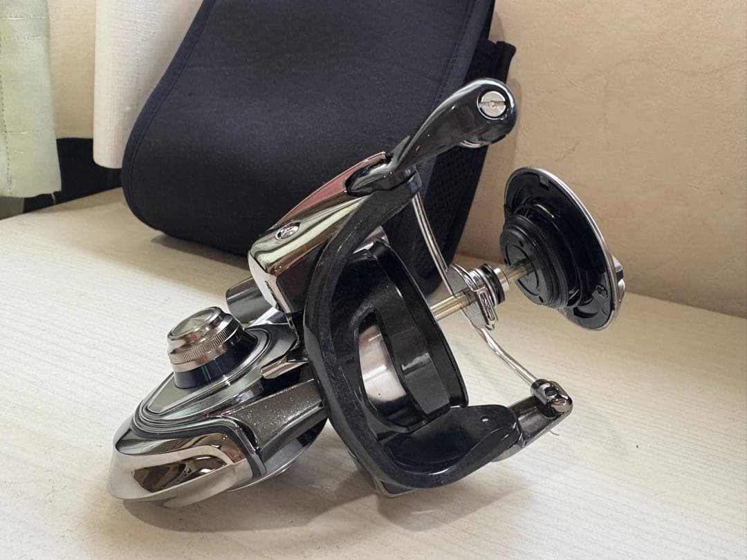 ダイワ　18 イグジスト　4000 CXH ボディ　超美品