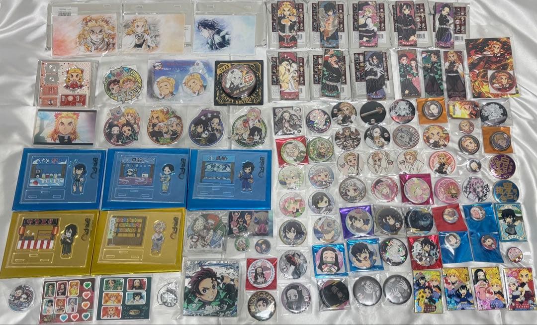鬼滅の刃 アクリルスタンド 缶バッジ 色紙 カード まとめ売り 1500点以上