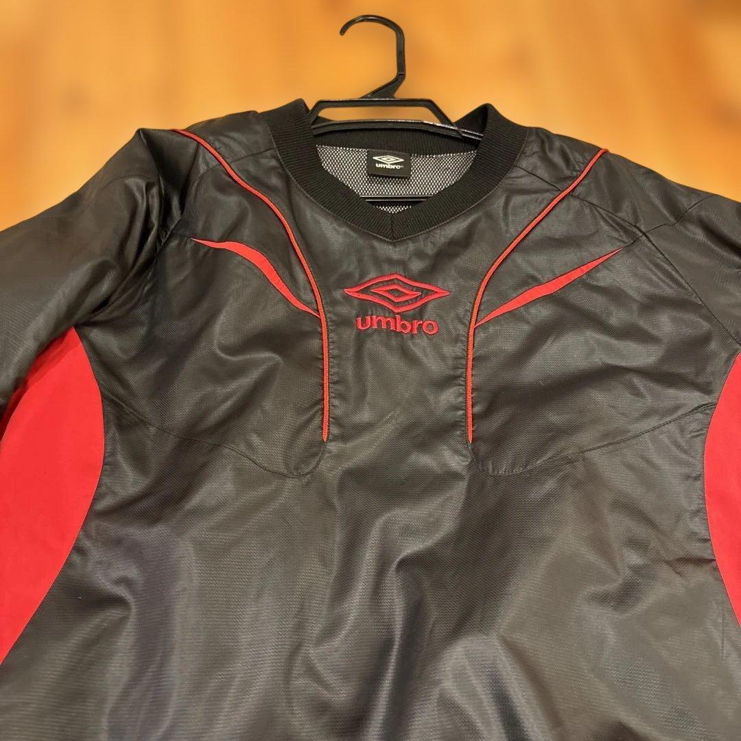 美品　umbro Lサイズ　中綿入りピステ上下