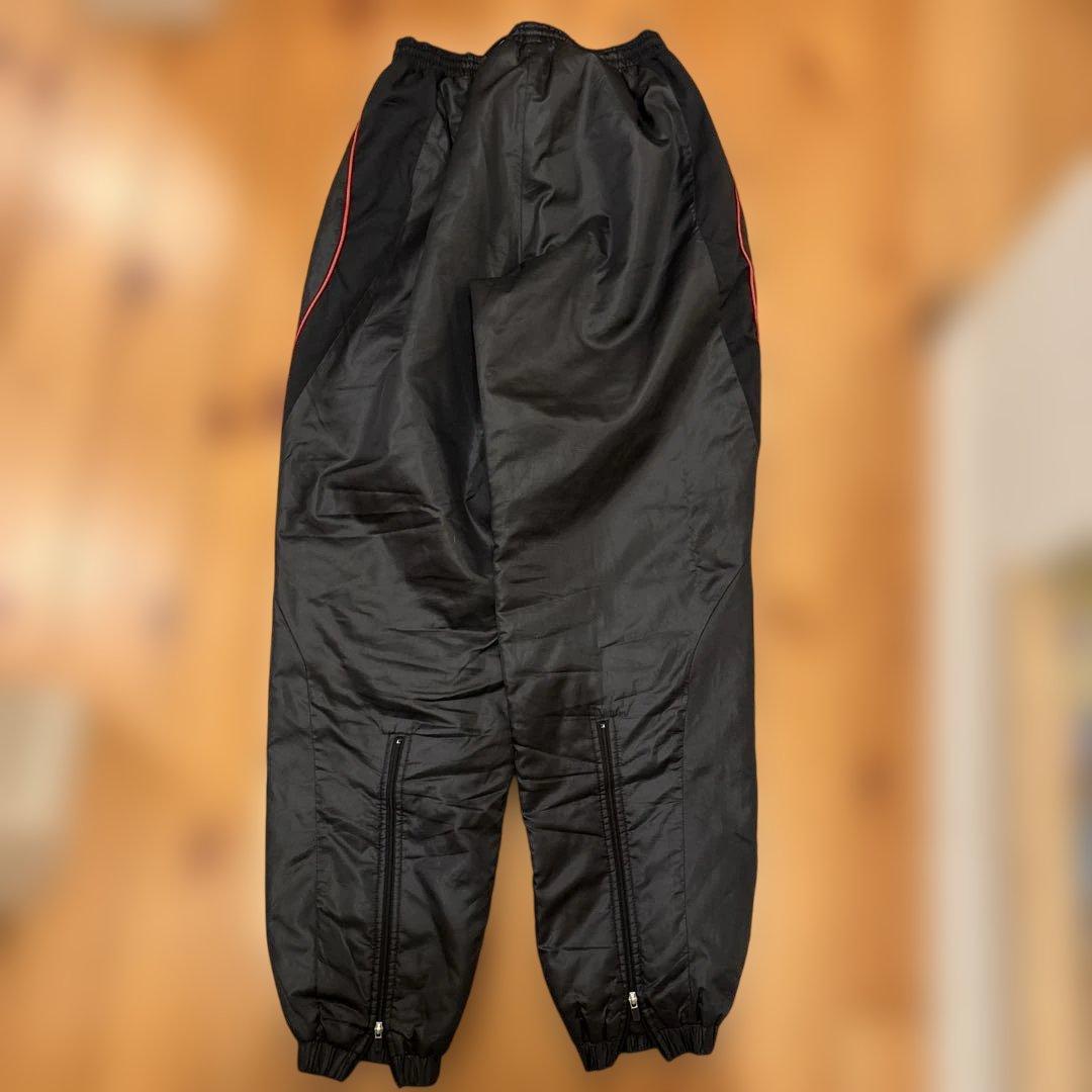 美品　umbro Lサイズ　中綿入りピステ上下