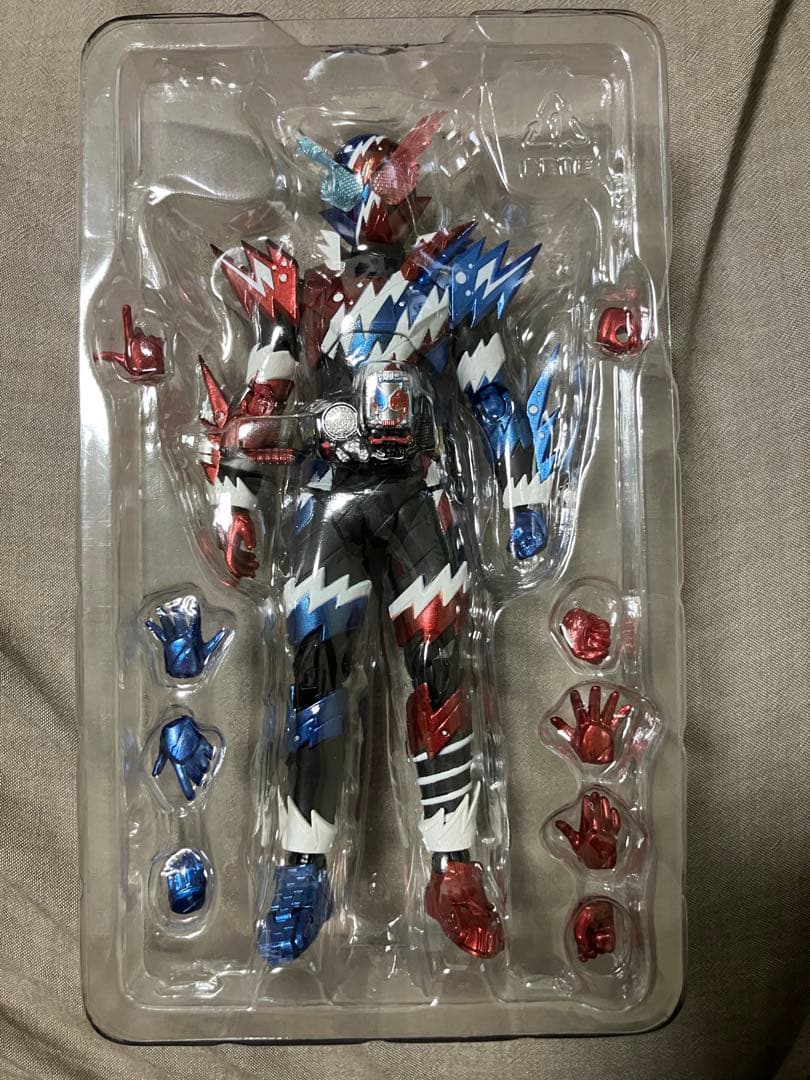 SHFiguarts 仮面ライダー ビルド ラビットタンクスパークリングフォーム
