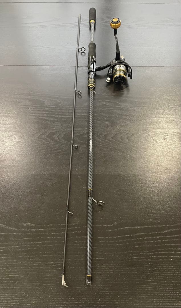 ルアー釣りデビュー2ピーススピニングロッド（180cm)1000番リールライン付