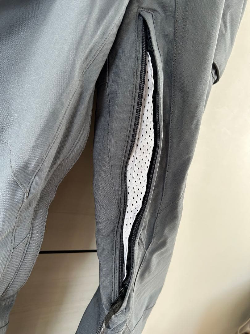 【美品】 VOLCOM MENS ROAN ビブパンツCHARCOAL Lサイズ