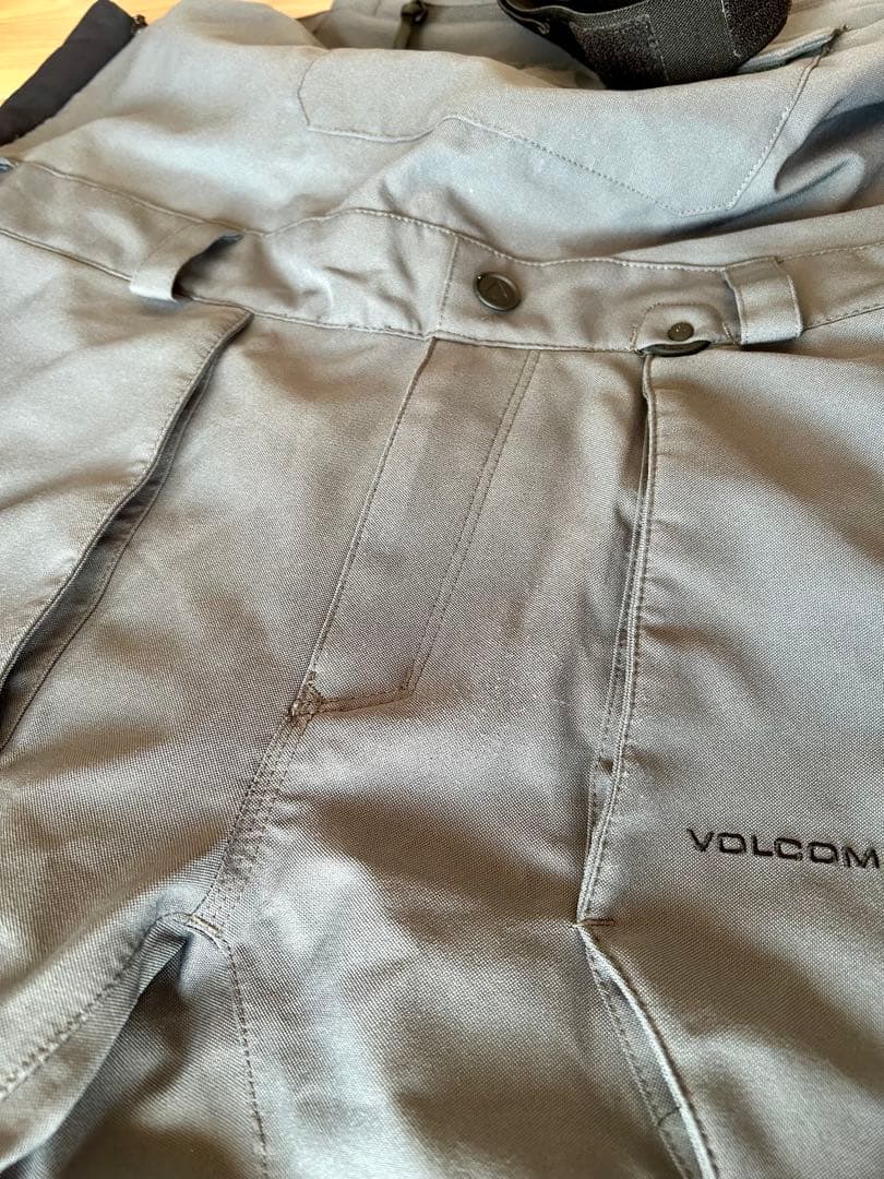 【美品】 VOLCOM MENS ROAN ビブパンツCHARCOAL Lサイズ