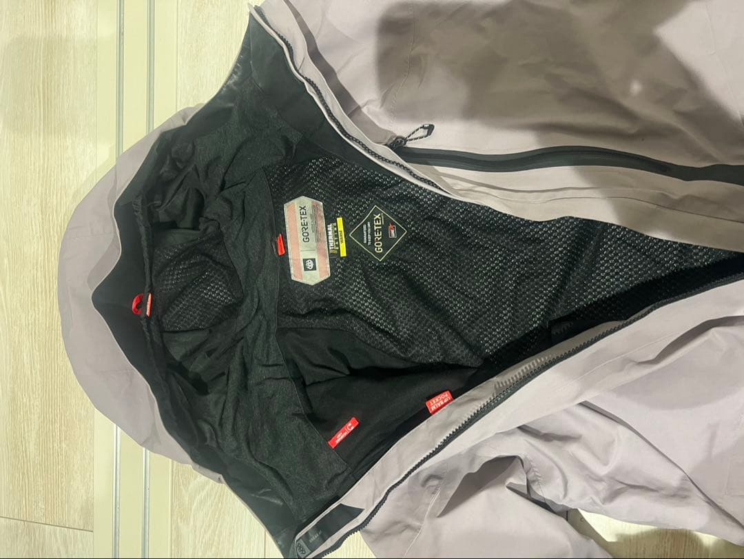 686 スノーボードジャケット 薄紫色　Sサイズ　GORE-TEX
