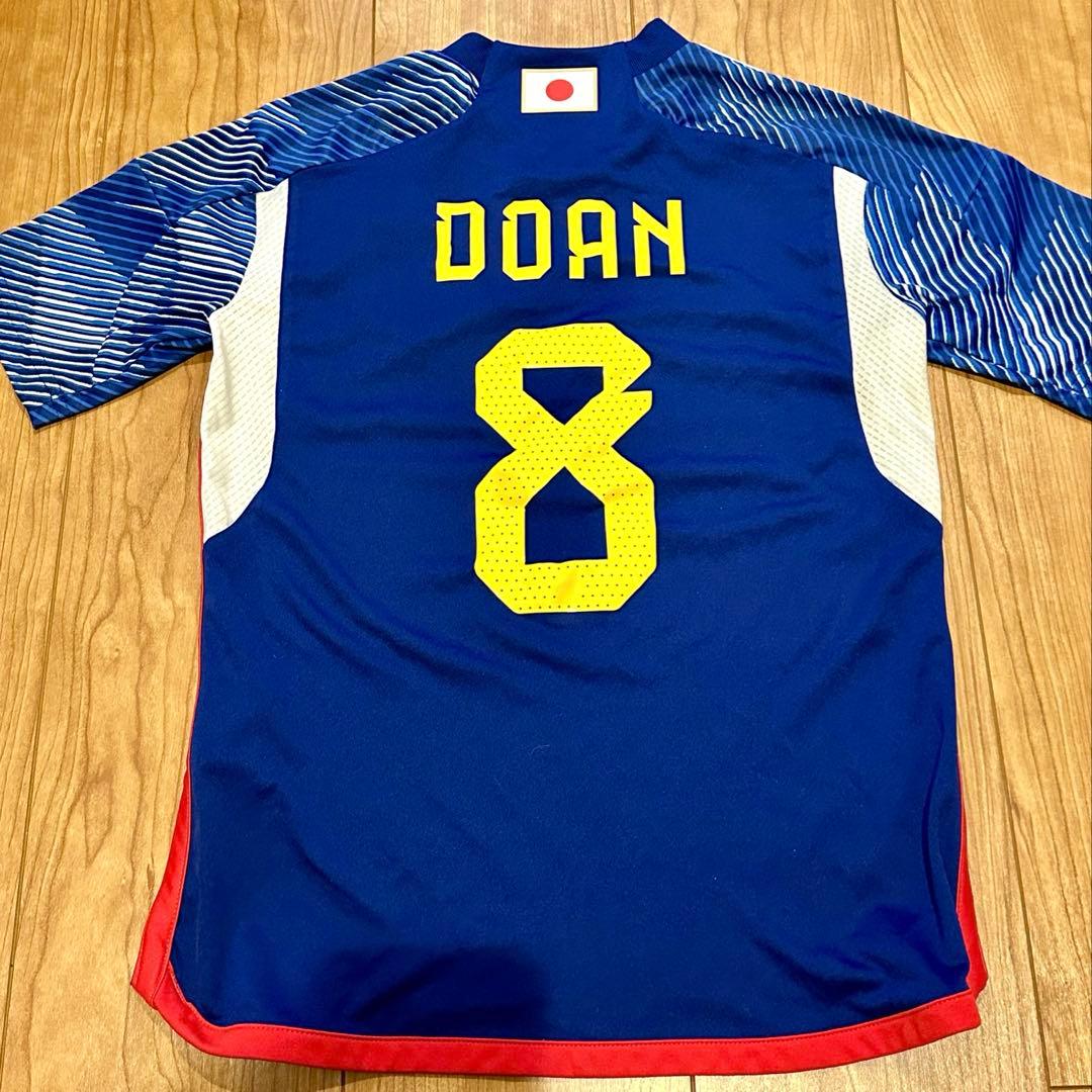 美品‼️2022サッカーW杯 日本代表ユニフォーム #8 140サイズ　堂安律