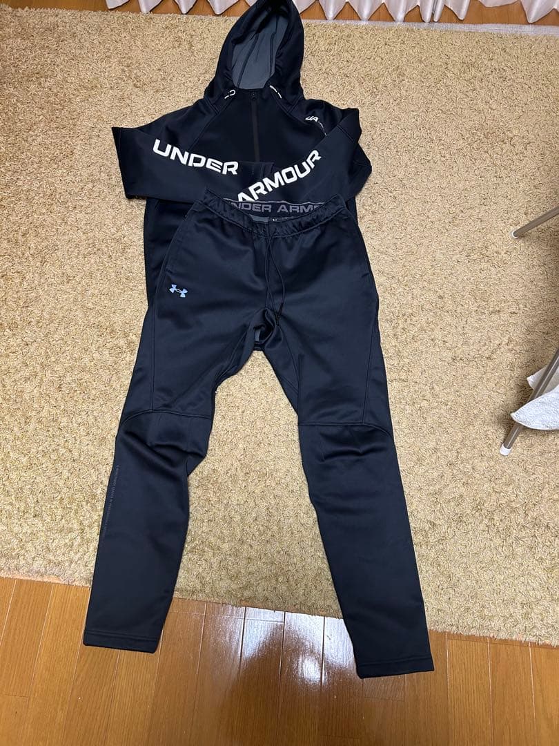 【美品】アンダーアーマー　厚手　ジャージ　セットアップ上下　黒