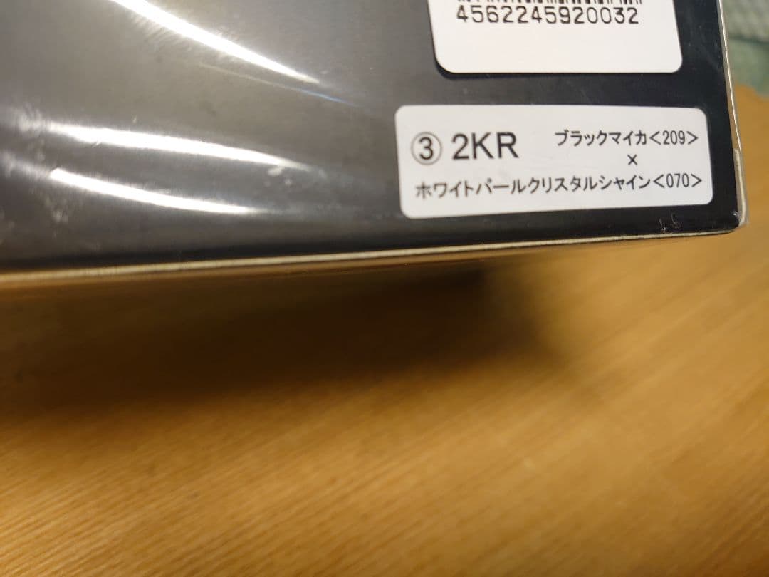 週末割【新品】ヤリスクロス　ブラックマイカ×ホワイトパール　カラーサンプル