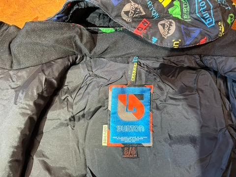 BURTON スノーボードウェア 子供用 黒赤　5-6