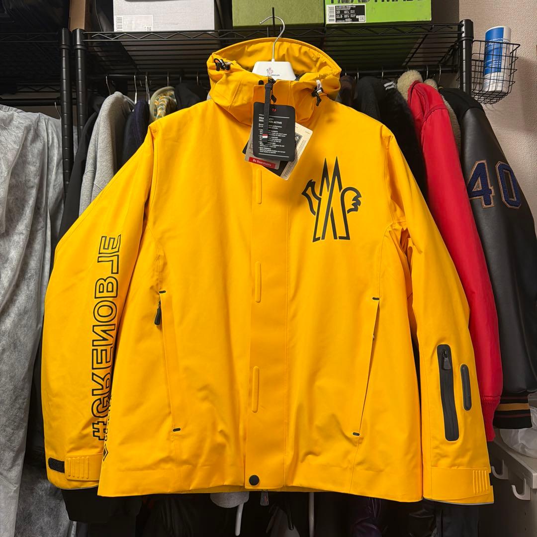 【新品未使用】定価33万 MONCLER イエロー スノーボードウェア　サイズ3
