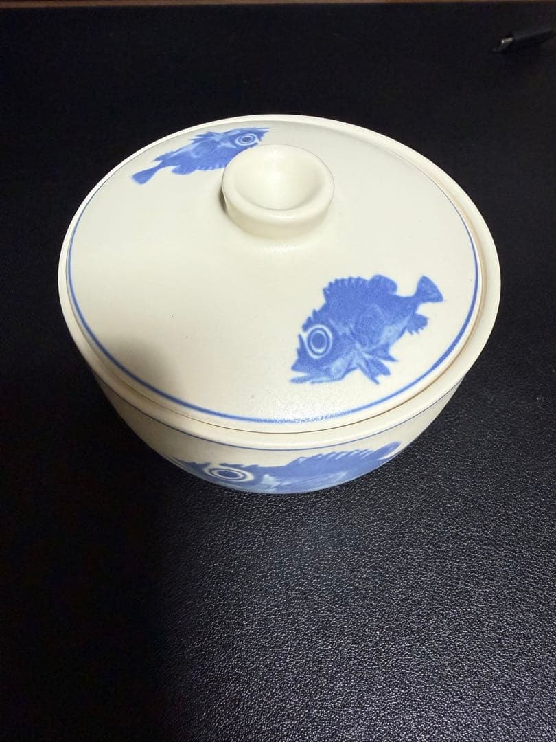 [新品未使用] 4セット蓋付き 小鉢 どんわり 魚柄 ブルー ホワイト 陶器