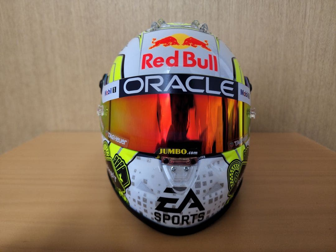 マックス・フェルスタッペンレッドブル1/2ヘルメット2023年ラスベガスGP仕様