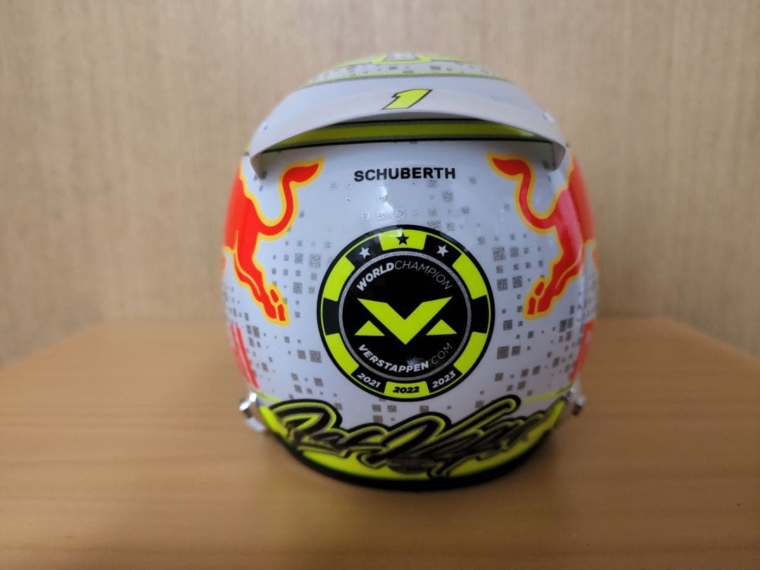 マックス・フェルスタッペンレッドブル1/2ヘルメット2023年ラスベガスGP仕様