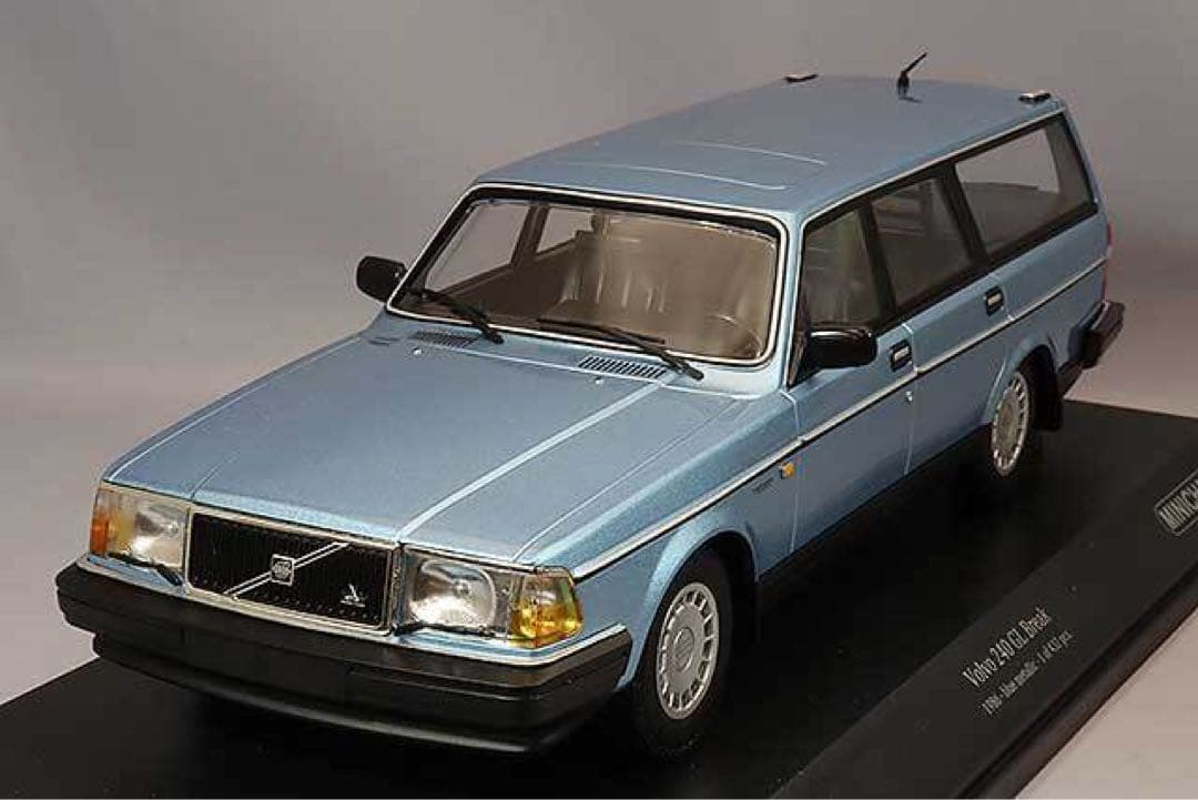 ミニチャンプス 1/18 ボルボ 240 GLブレーク1986 ブルーメタリック