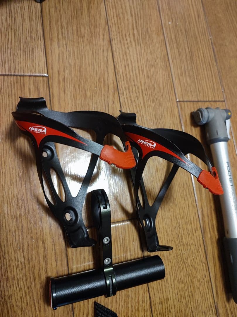 サイクリングアクセサリー7点バッグ、サドル、ポンプ、自転車バッグ、ドリンクホルダ