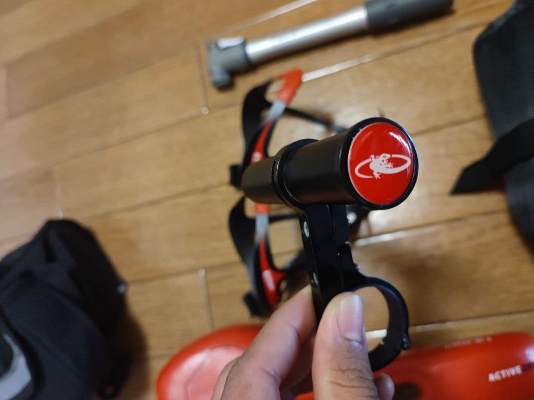 サイクリングアクセサリー7点バッグ、サドル、ポンプ、自転車バッグ、ドリンクホルダ