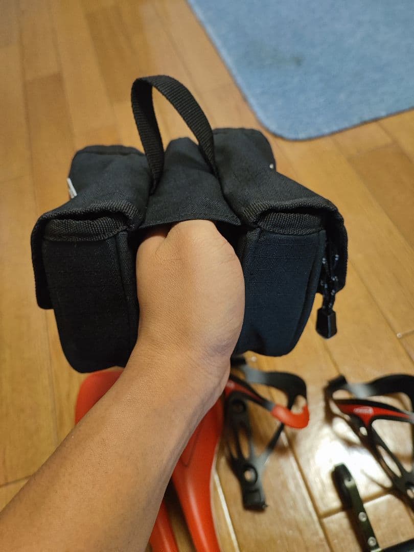 サイクリングアクセサリー7点バッグ、サドル、ポンプ、自転車バッグ、ドリンクホルダ