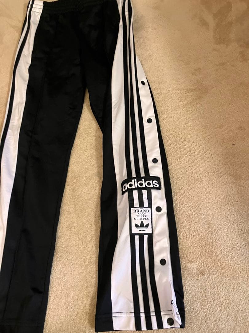 adidas サイドスナップボタン付　originals ズボン　スポーツウェア