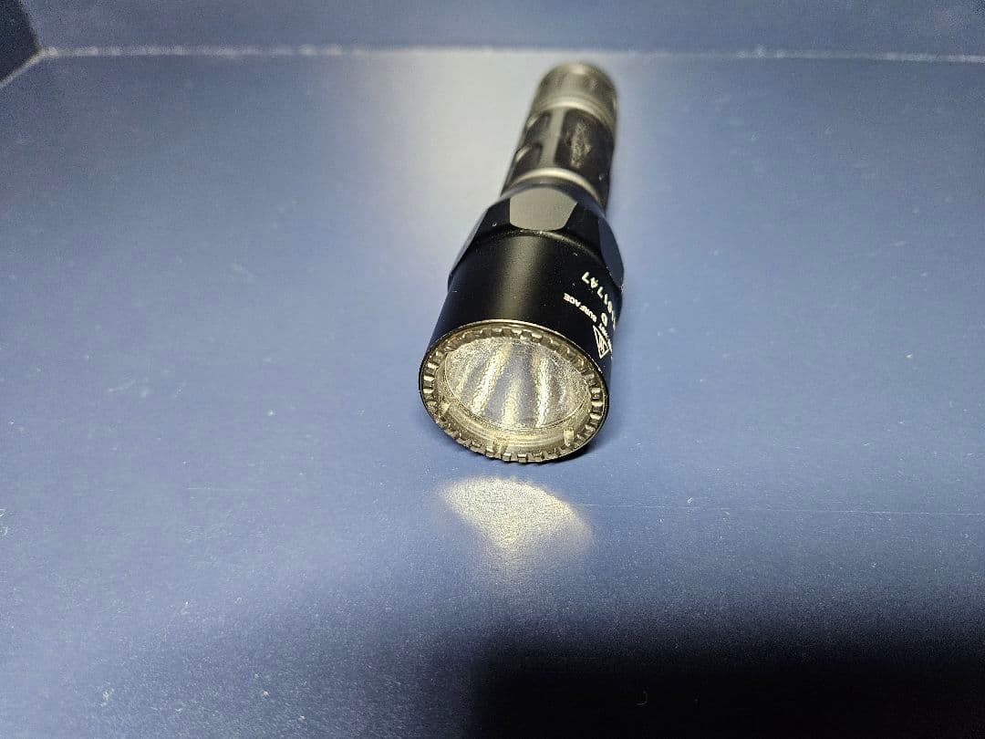 SureFire フラッシュライト ホルスター付き