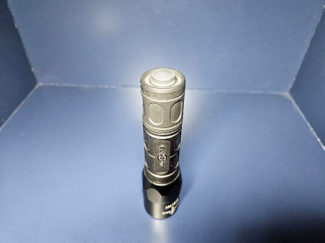 SureFire フラッシュライト ホルスター付き