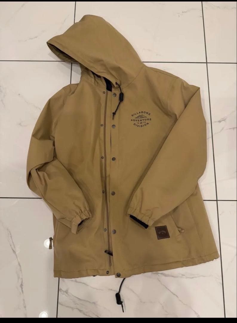 BILLABONG スノーボード　ウェアベージュ　パンツ黒　セット