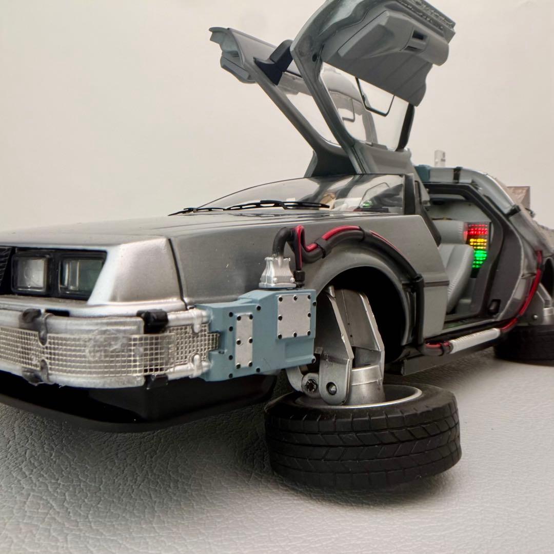 デロリアン 1/18スケール モデル Hot Wheels