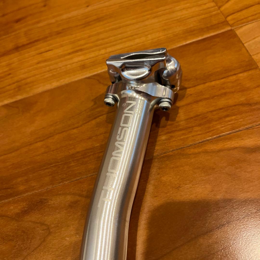 THOMSON シートポスト 27.2 x 250 セットバック シルバー