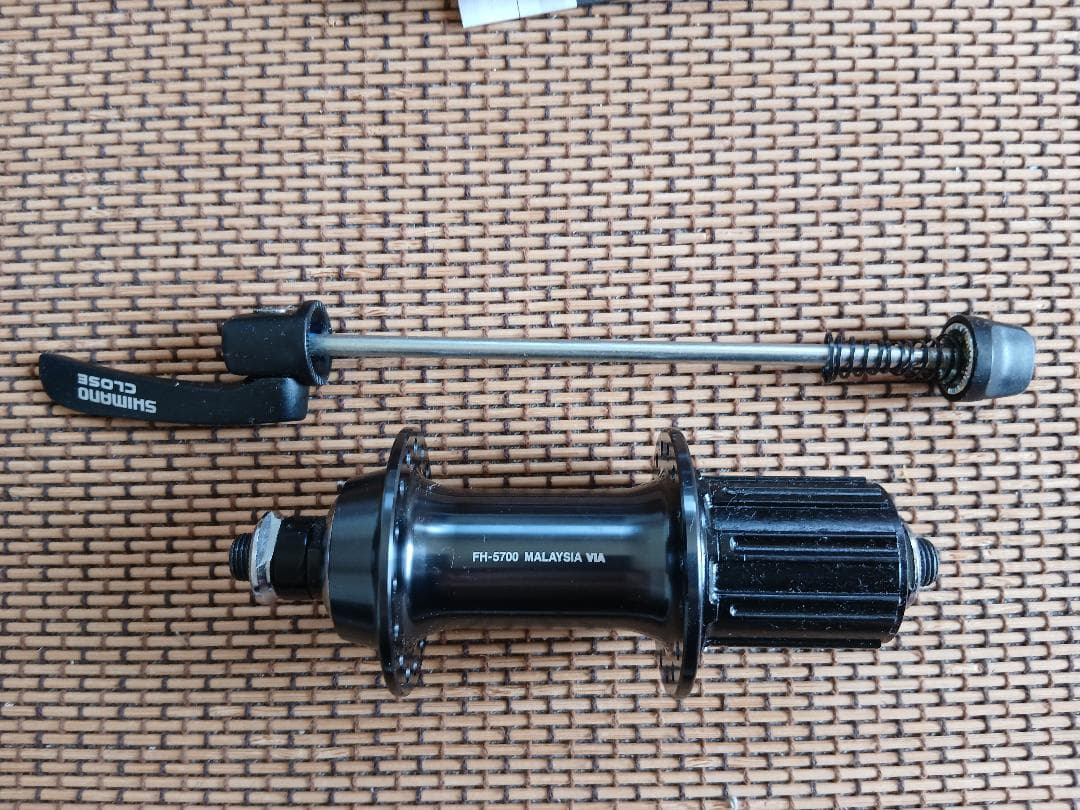 新品未使用シマノSHIMANO 105 5700ハブ前後セット