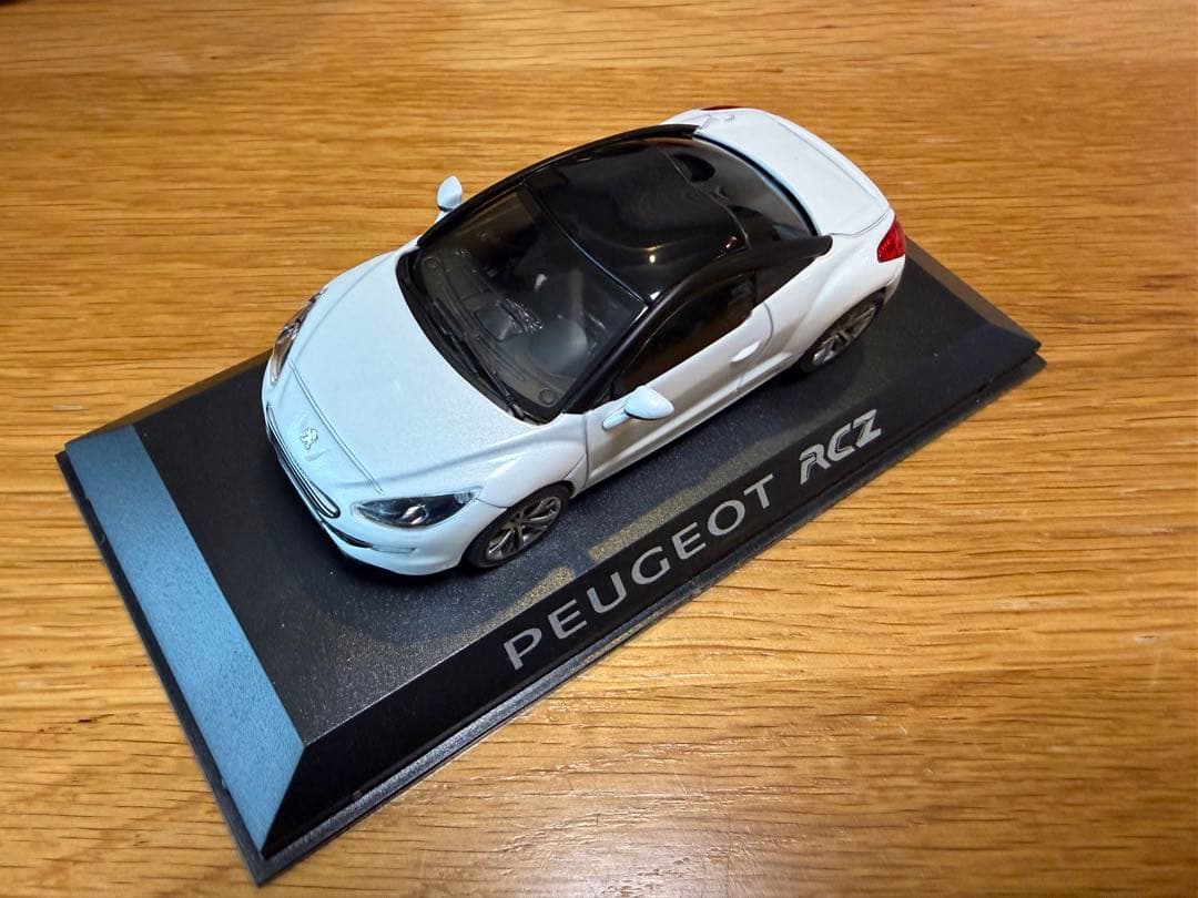1/43 Peugeot ホワイト プジョー・RCZミニカー