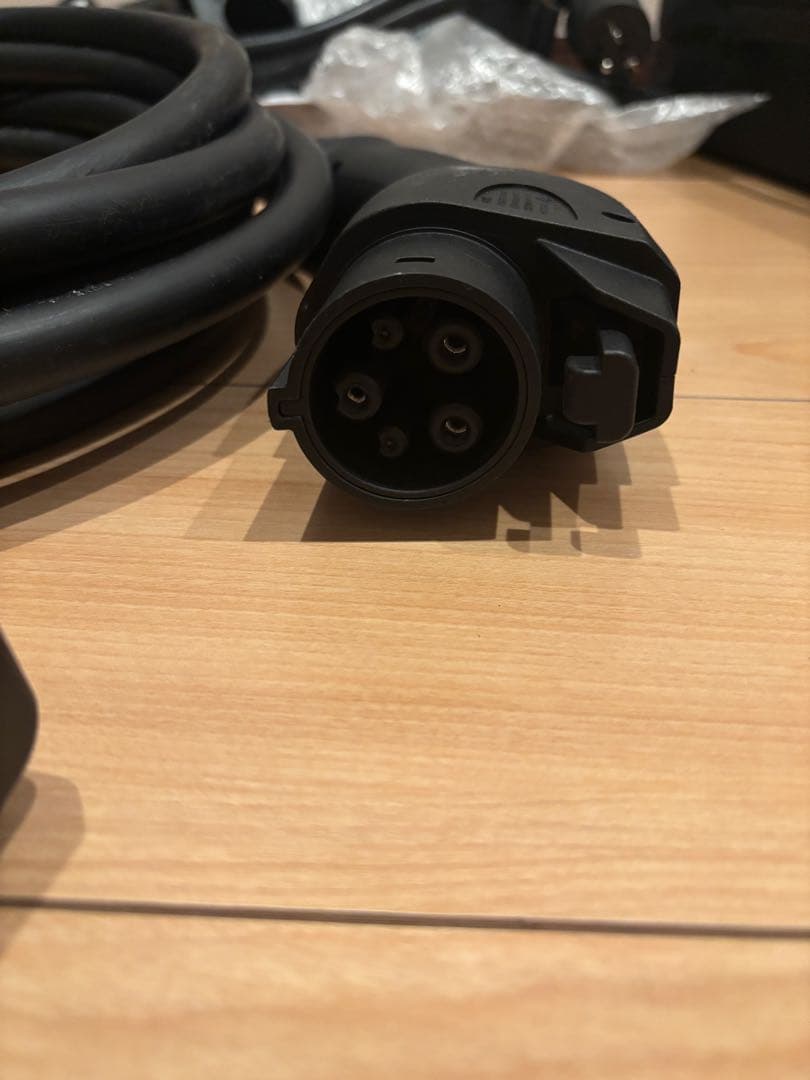 ポルシェ 純正　タイカン　モバイルチャージャーコネクト 充電器　液晶　無線　EV