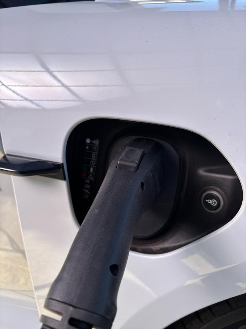 ポルシェ 純正　タイカン　モバイルチャージャーコネクト 充電器　液晶　無線　EV
