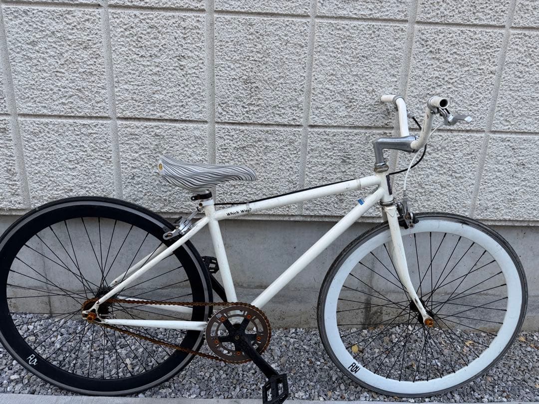 オールホワイトのスタイリッシュクロスバイク FUN 自転車