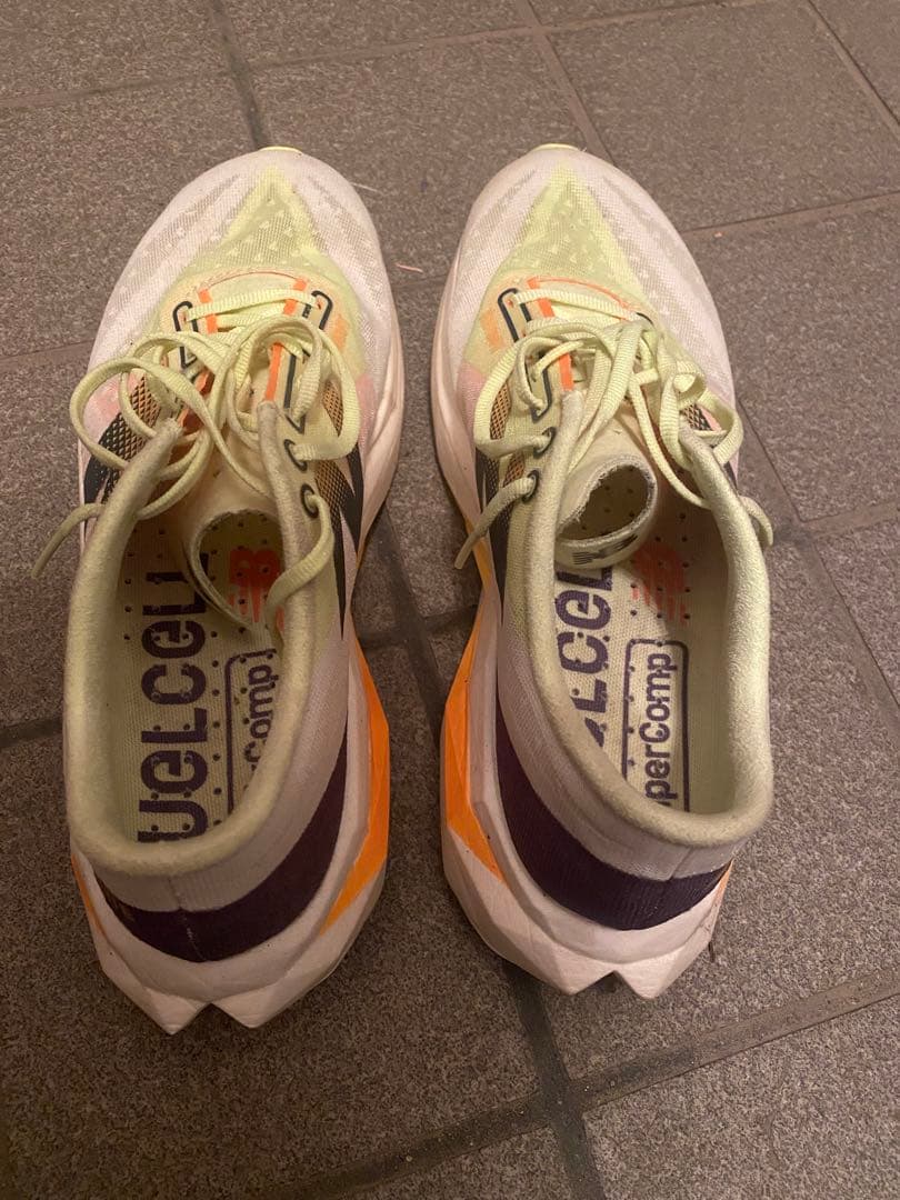 fuelcell supercomp ランニングシューズ