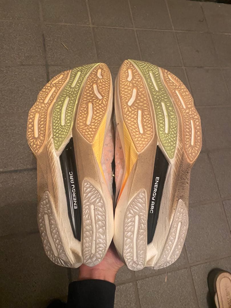 fuelcell supercomp ランニングシューズ