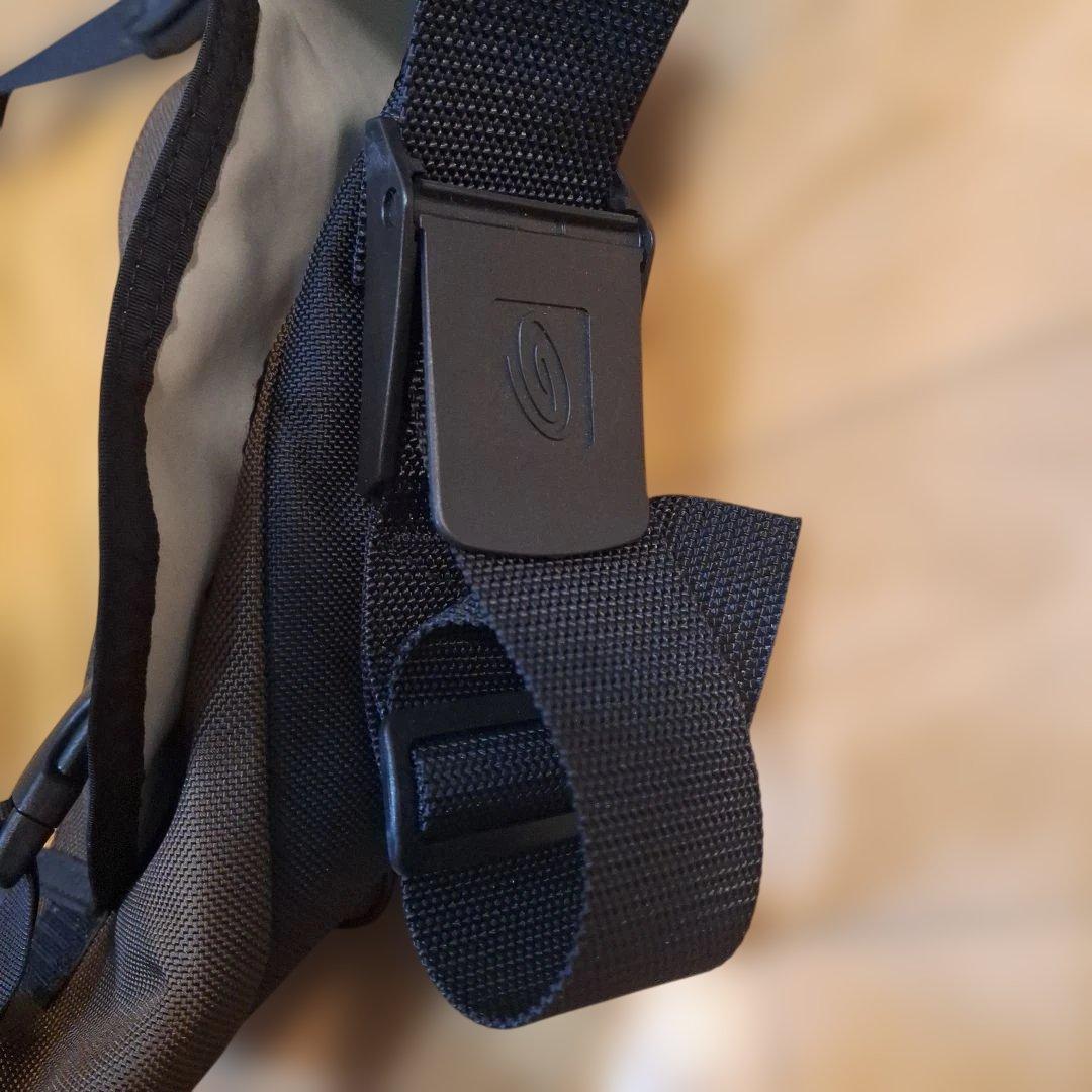 Timbuk2　中型　ショルダーバッグ　メッセンジャーバッグ　サイズM
