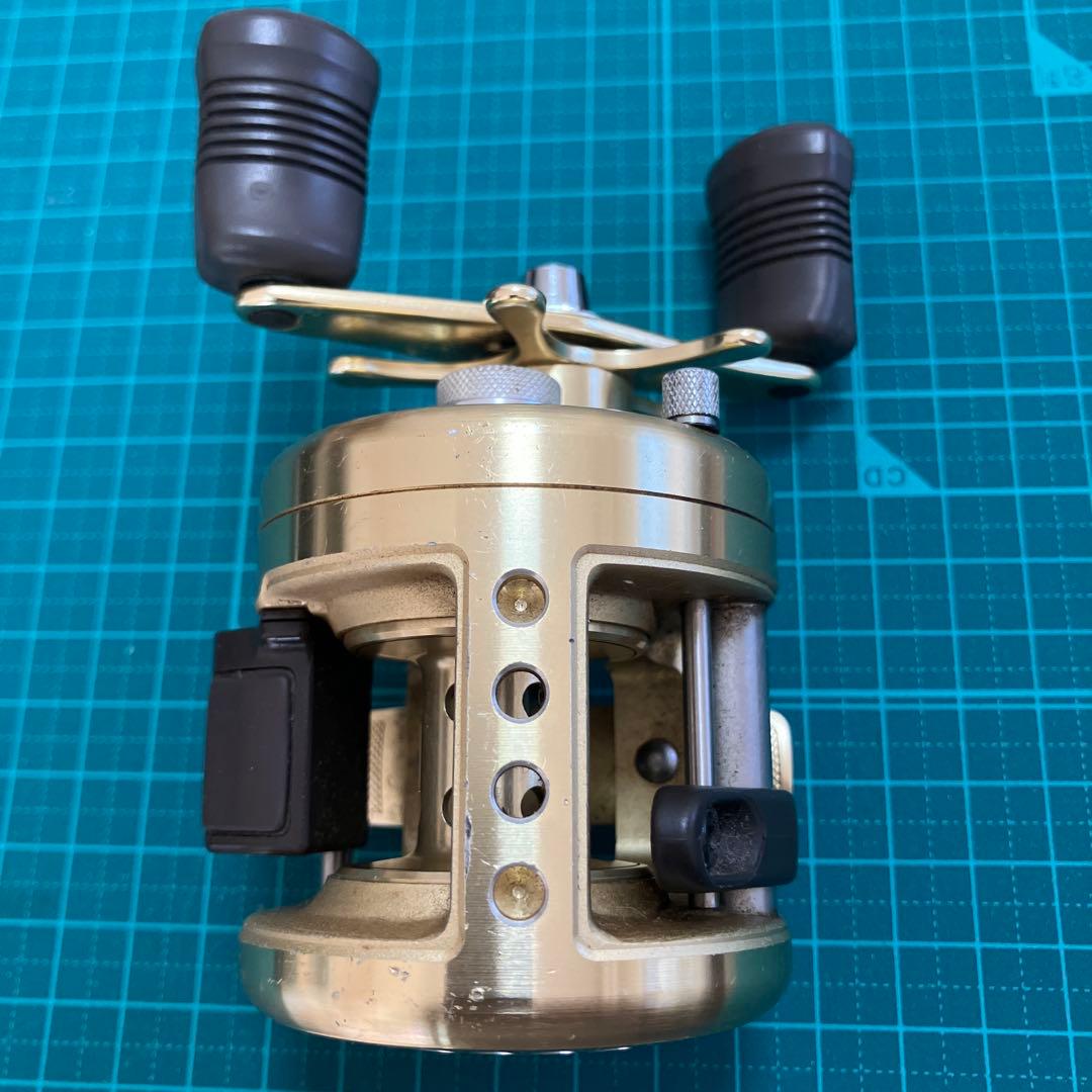 SHIMANO CALCUTTA ベイトリール ゴールド 101XT
